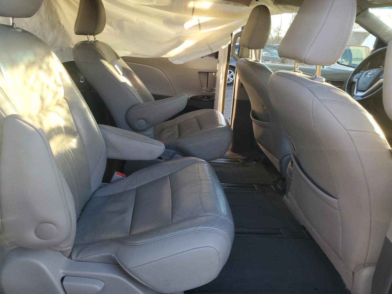 2015 TOYOTA SIENNA