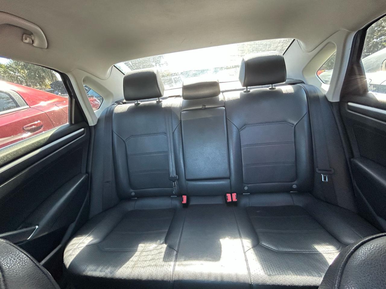 2017 VOLKSWAGEN Passat