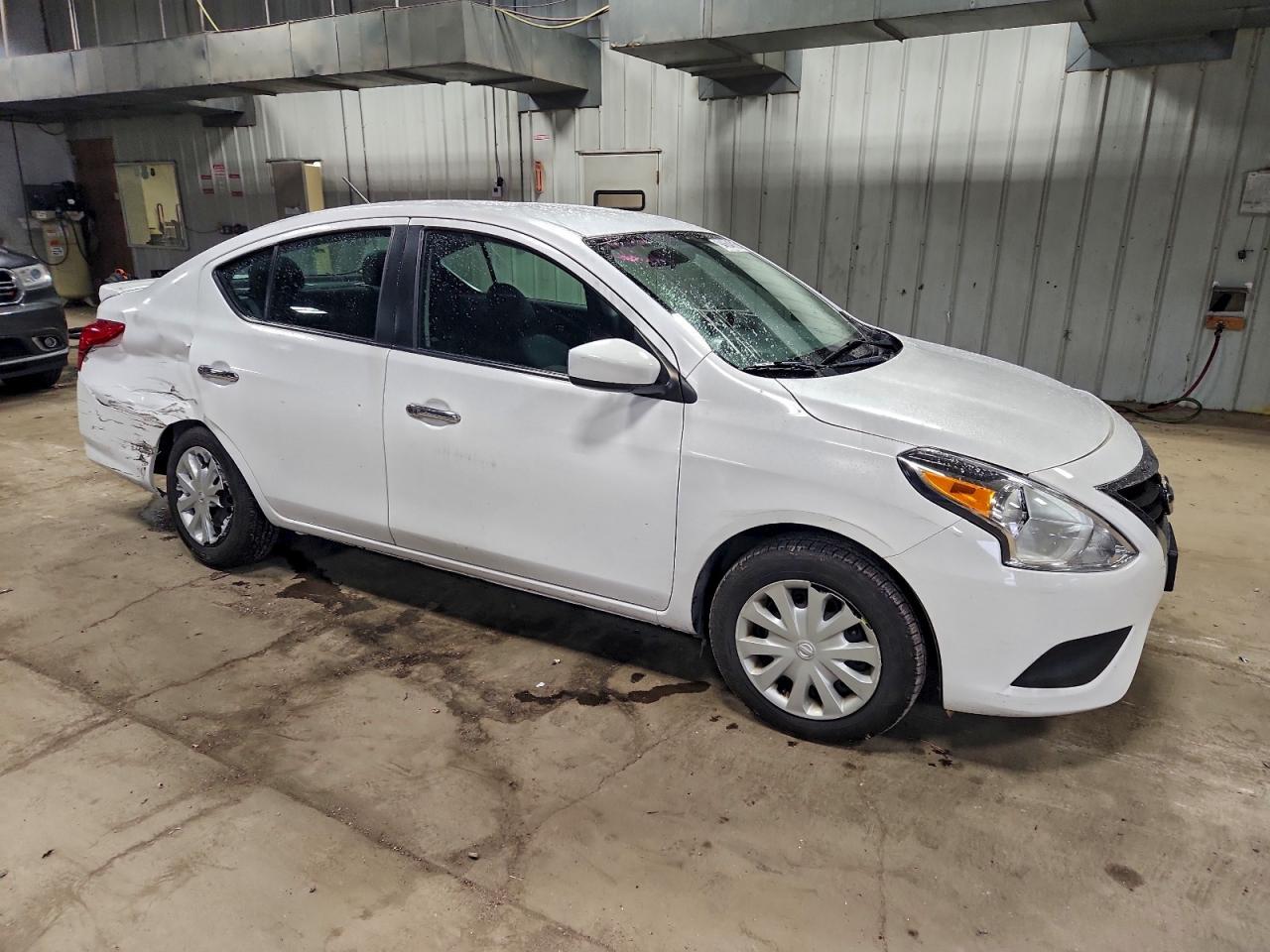 2017 NISSAN VERSA