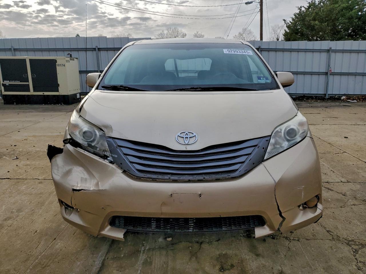 2014 TOYOTA SIENNA