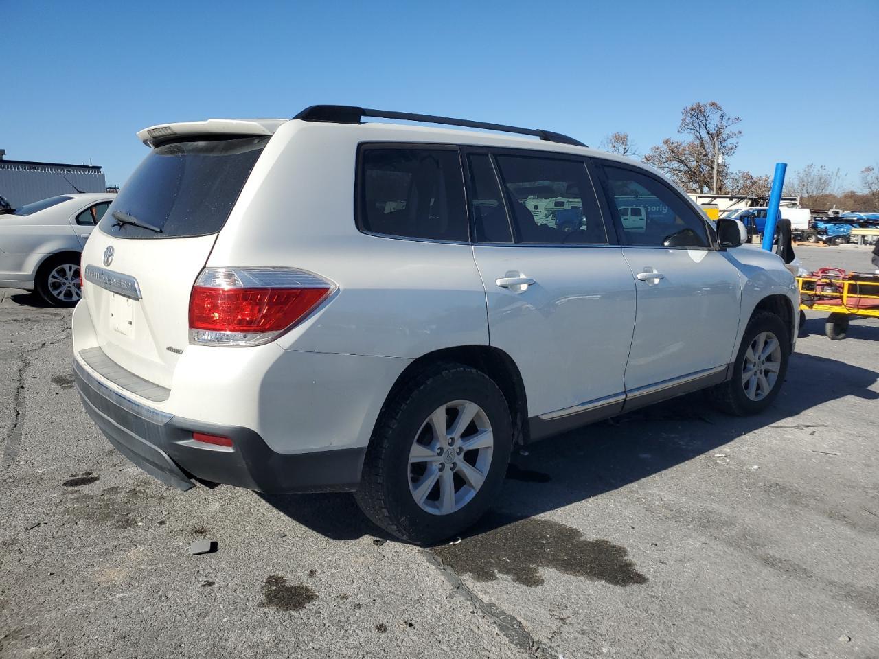 2011 TOYOTA HIGHLANDER