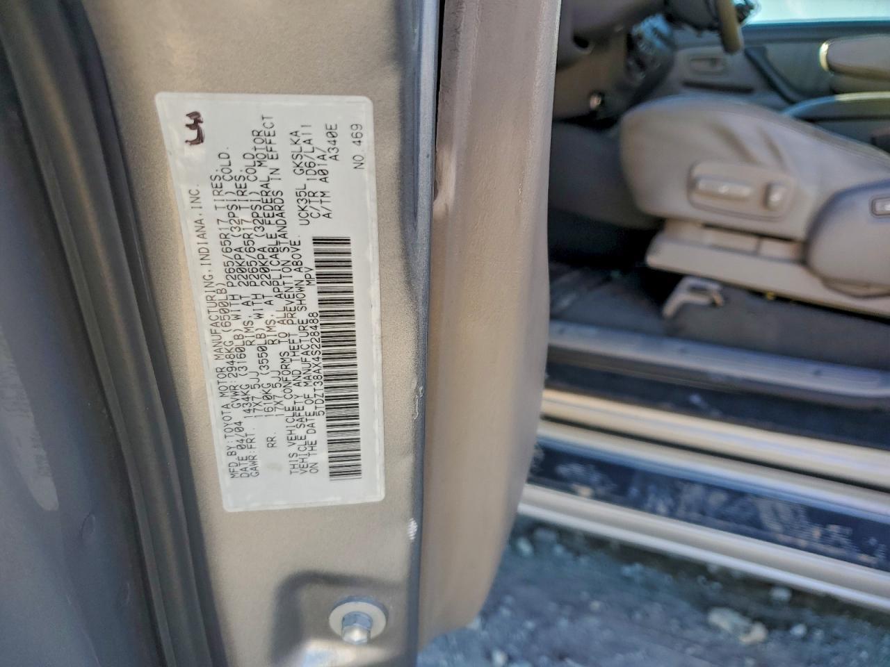 2004 TOYOTA Sequoia