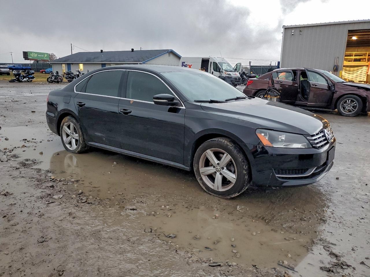 2013 VOLKSWAGEN Passat