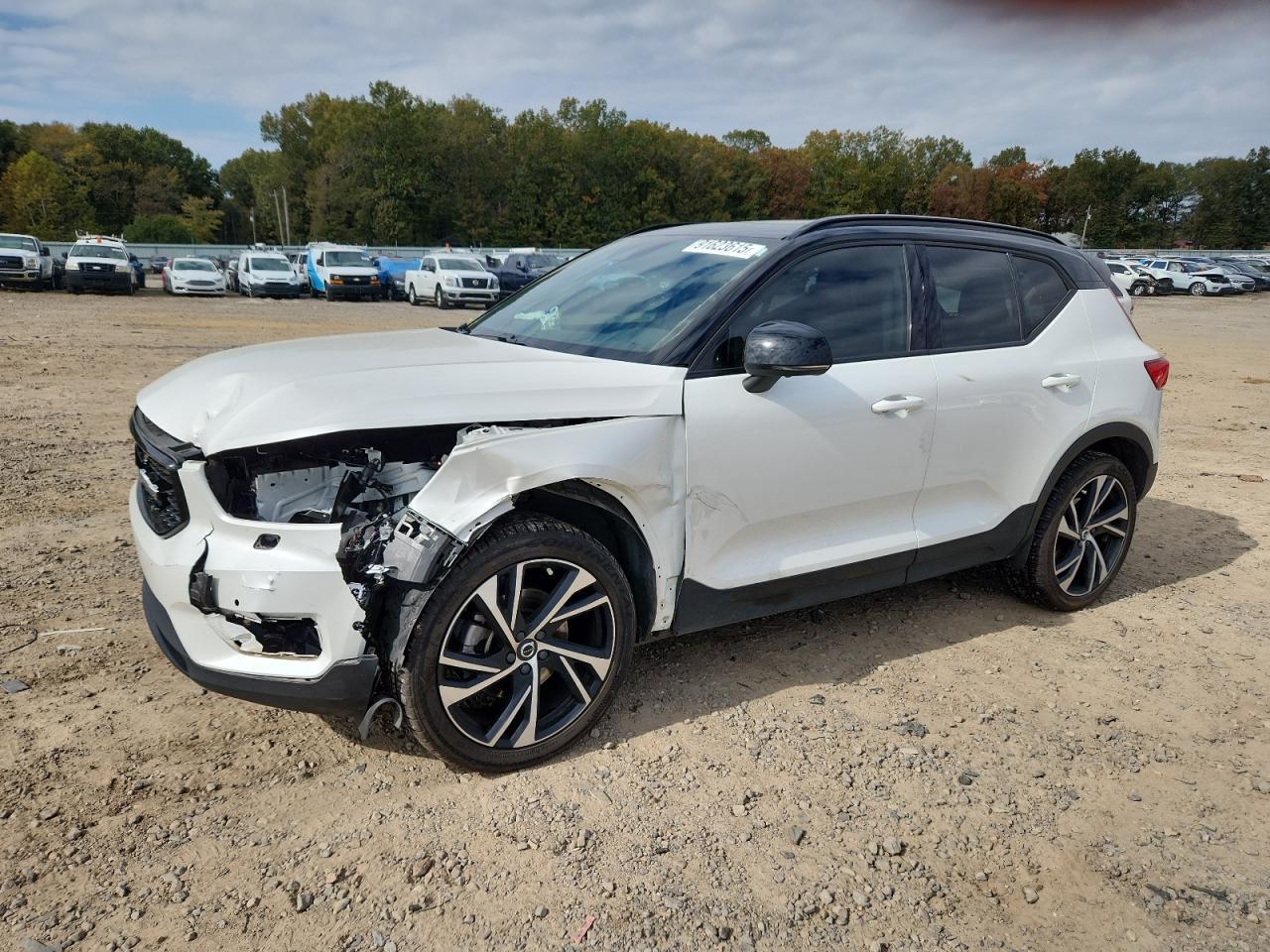 2021 VOLVO XC40