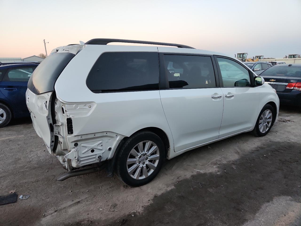 2017 TOYOTA SIENNA
