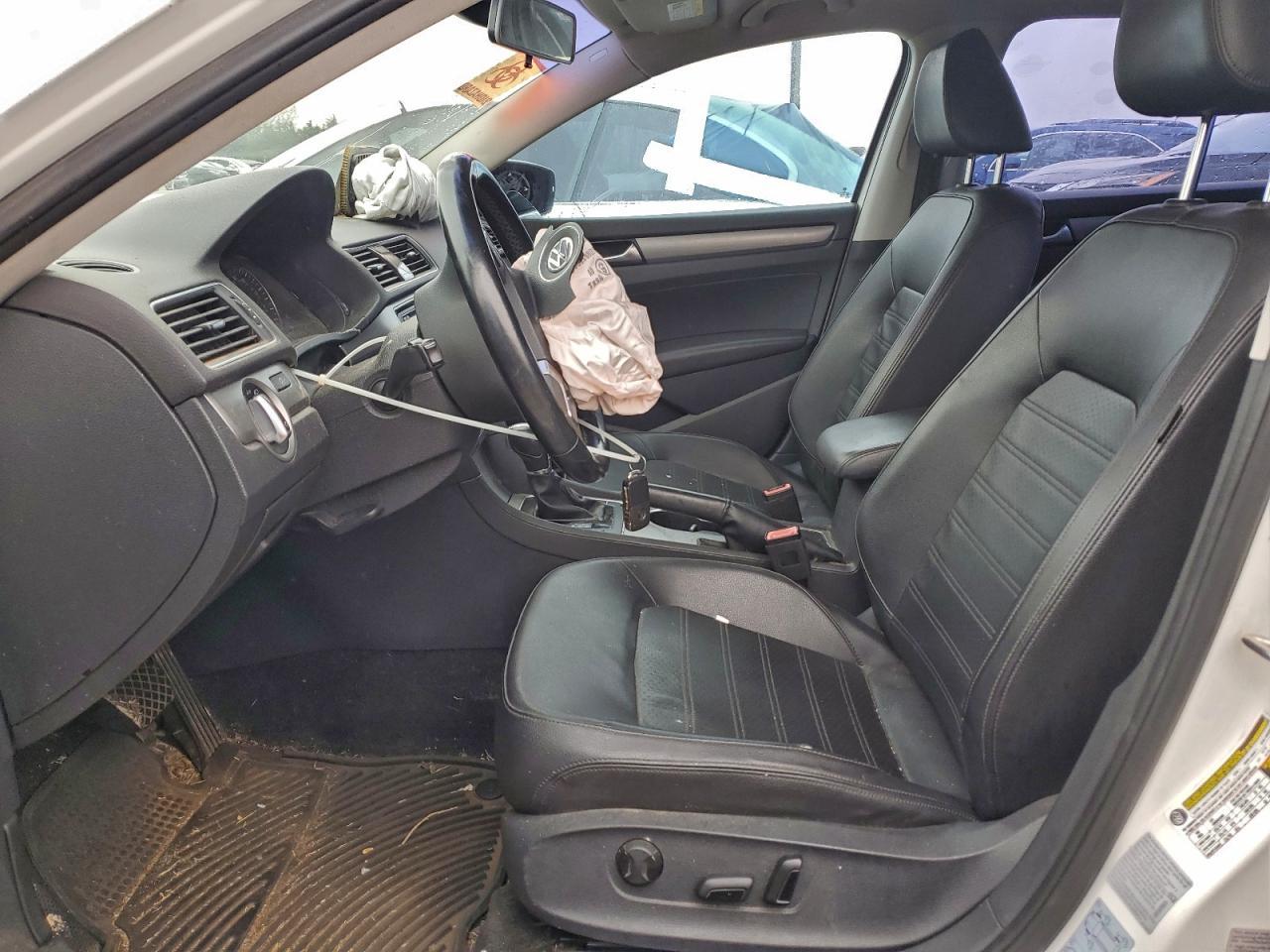 2015 VOLKSWAGEN Passat