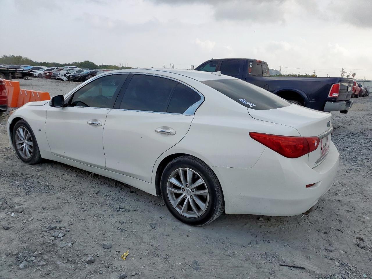 2015 INFINITI Q50