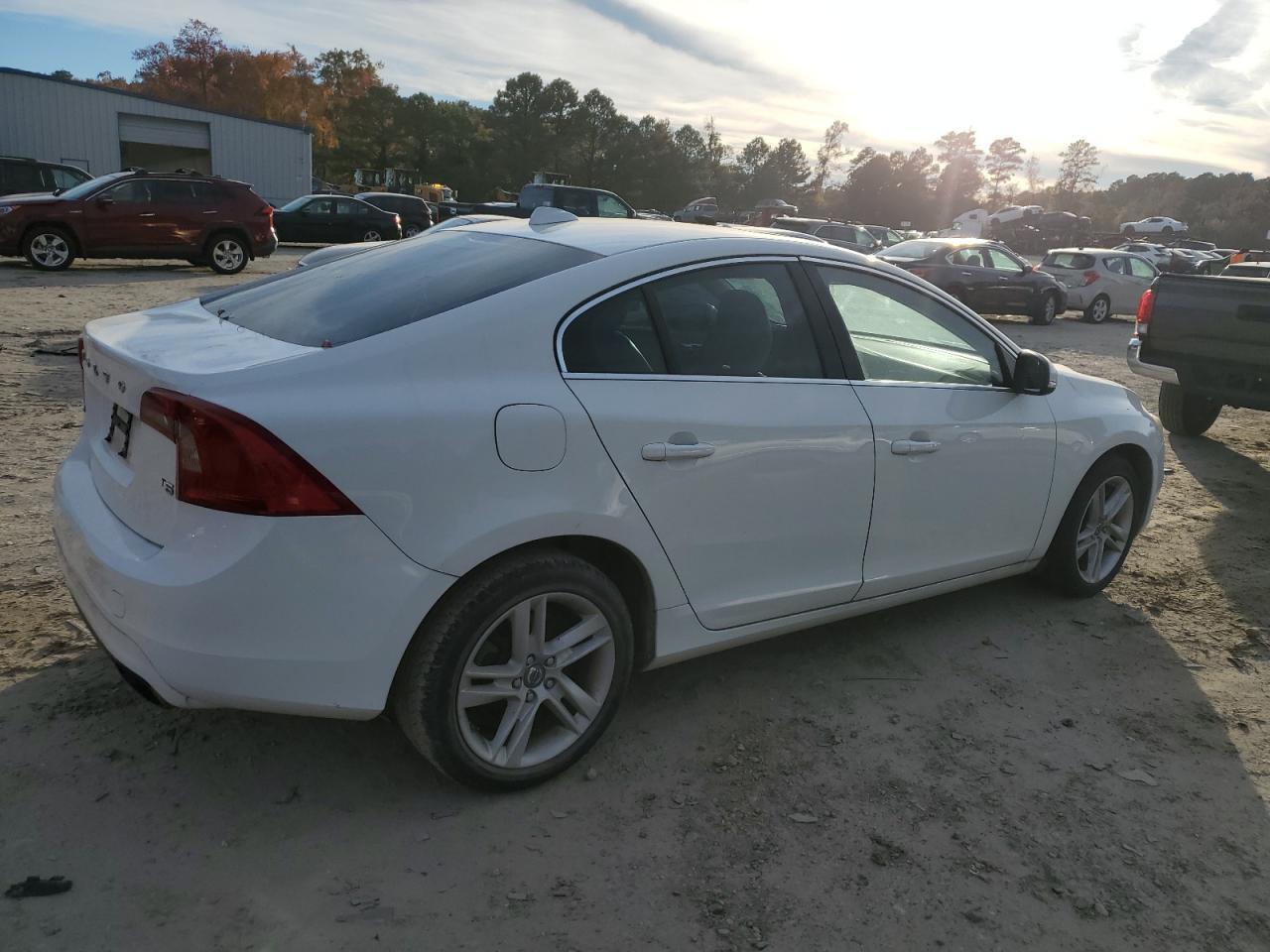2014 VOLVO S60