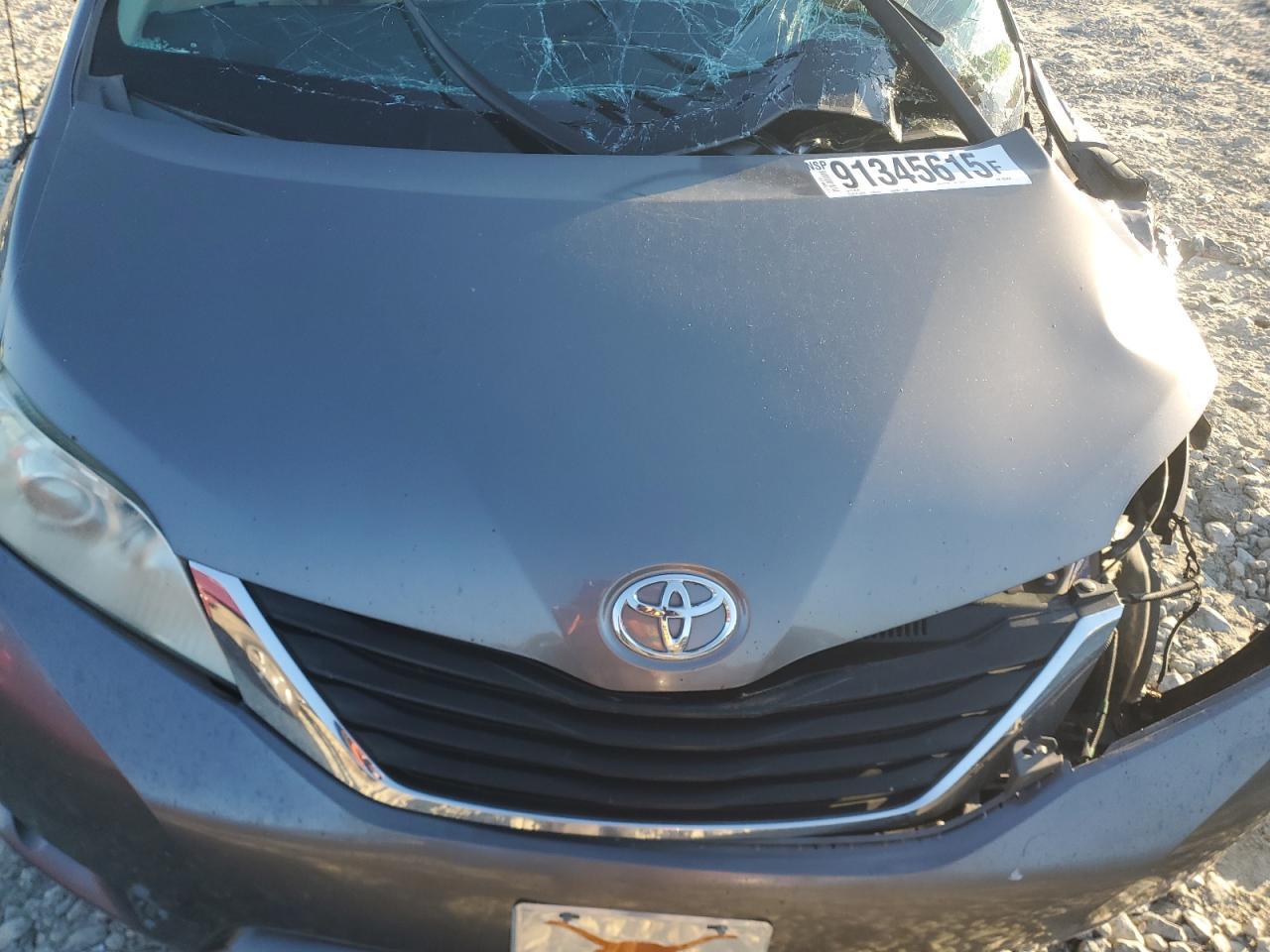 2011 TOYOTA SIENNA