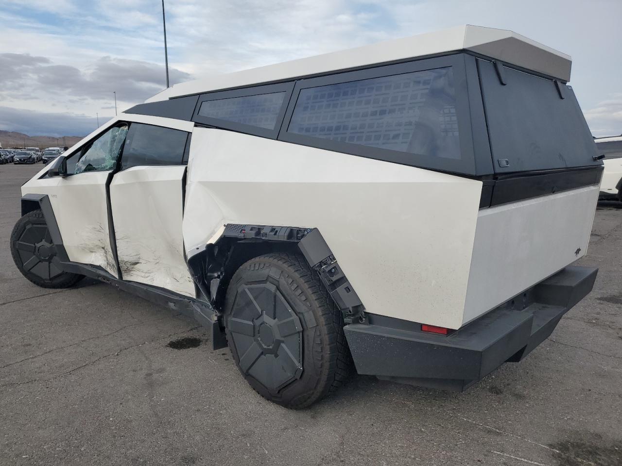 2024 TESLA Cybertruck