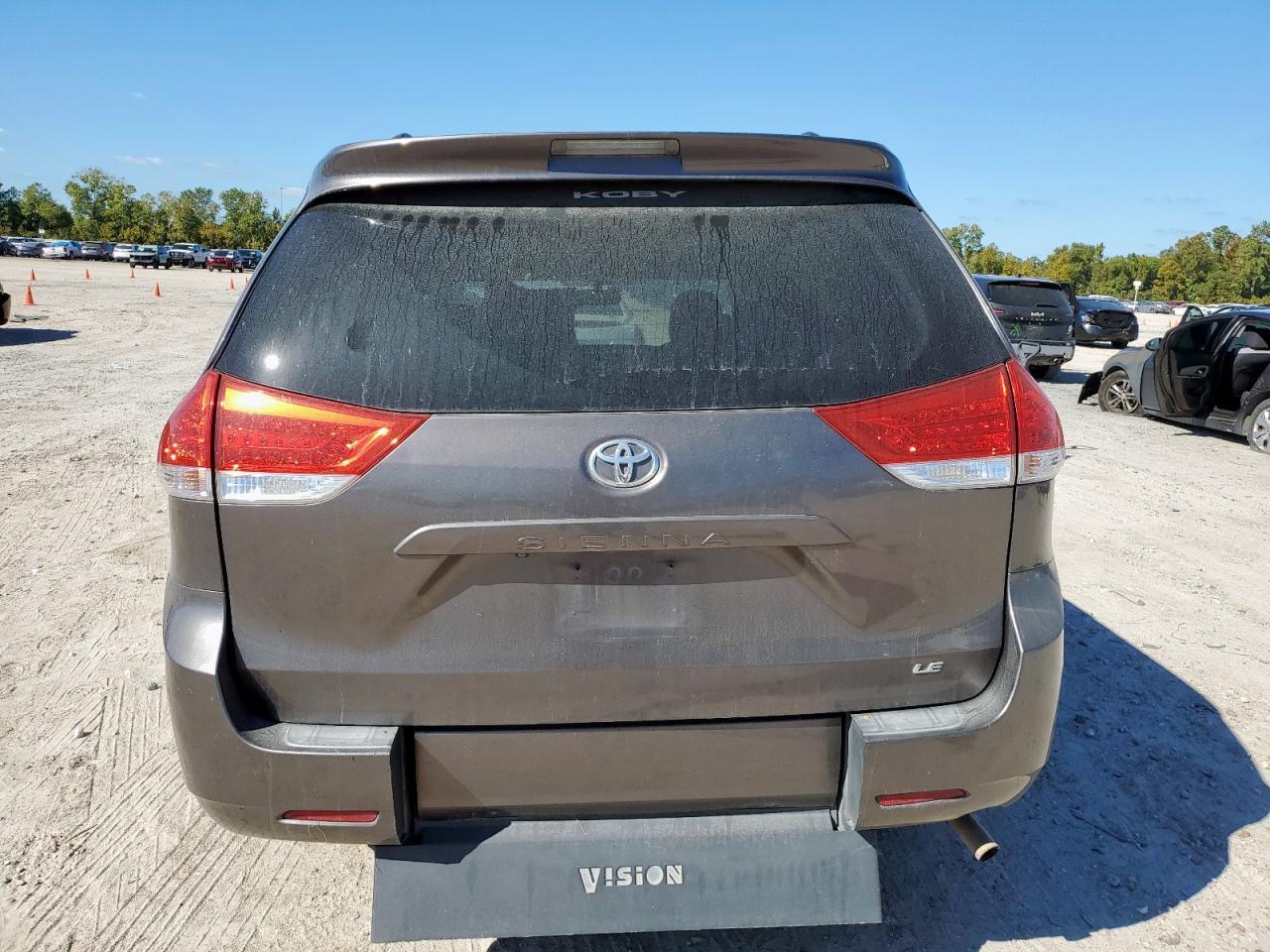 2011 TOYOTA SIENNA