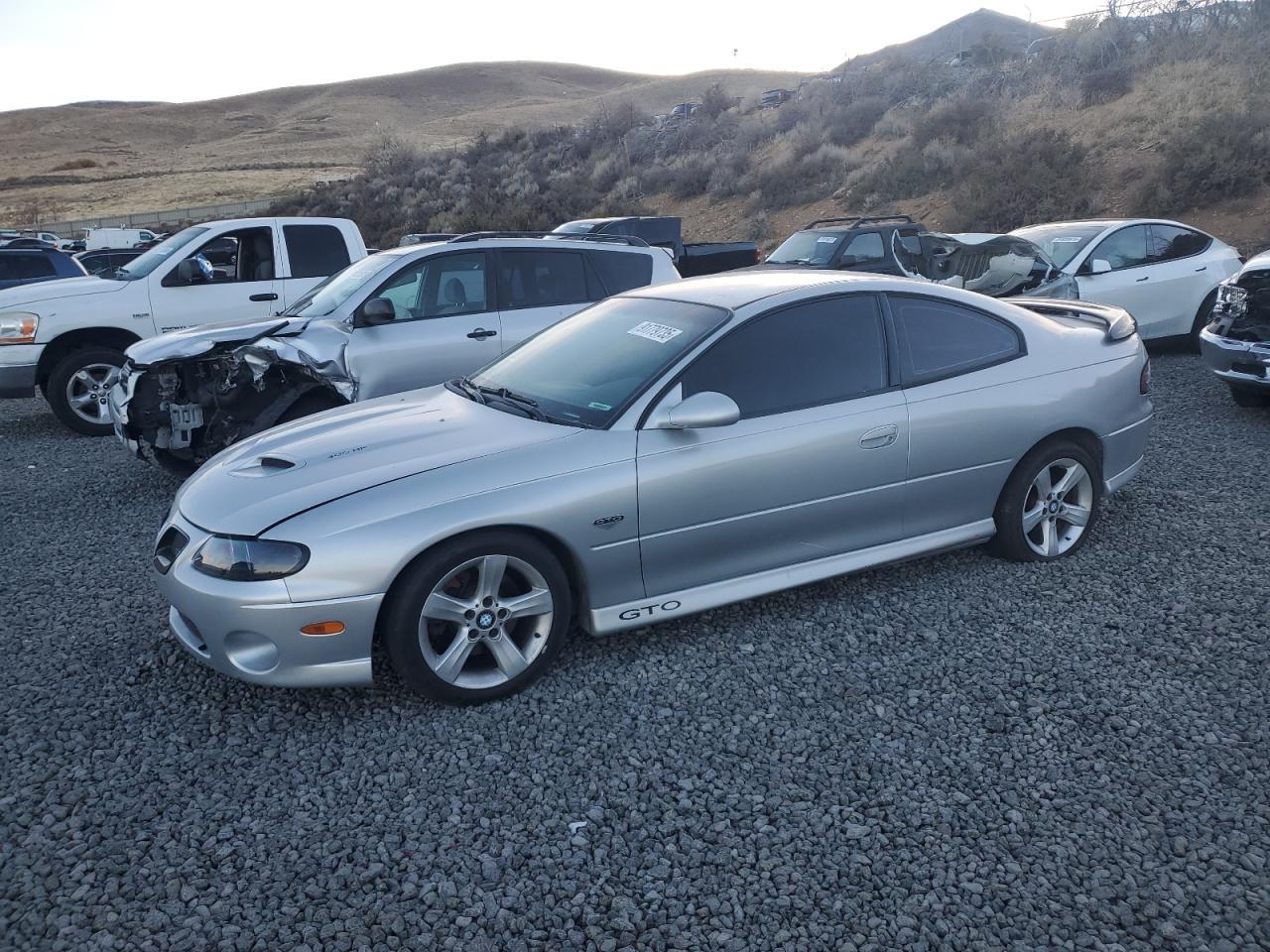 2004 PONTIAC Gto