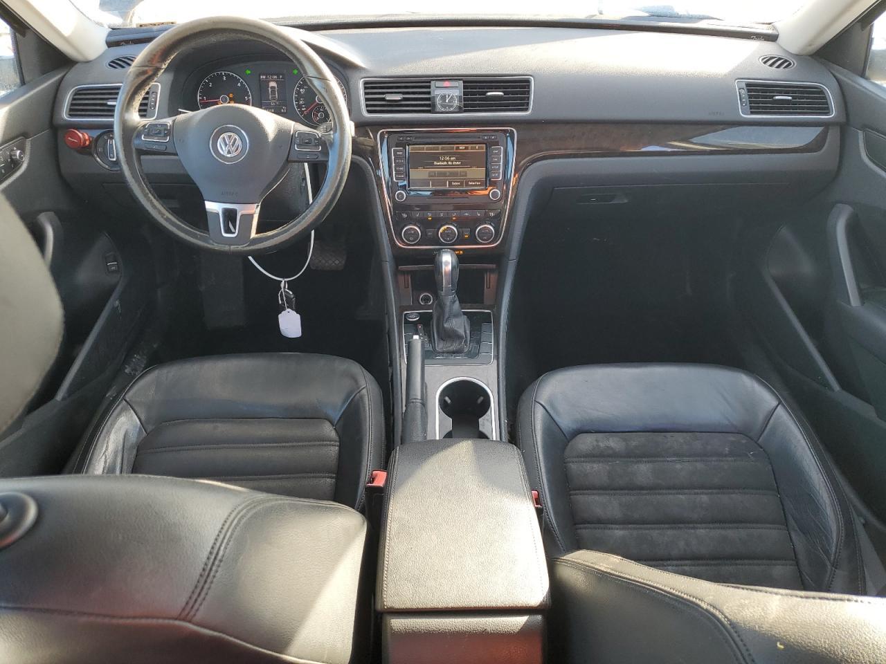 2014 VOLKSWAGEN Passat