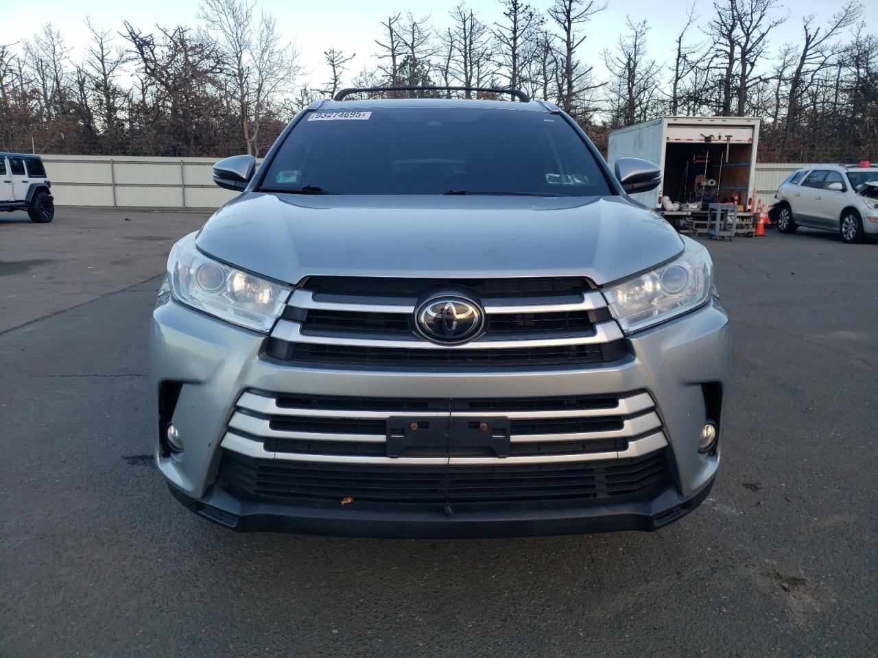 2018 TOYOTA HIGHLANDER