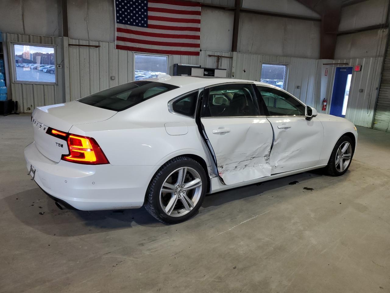 2018 VOLVO S90