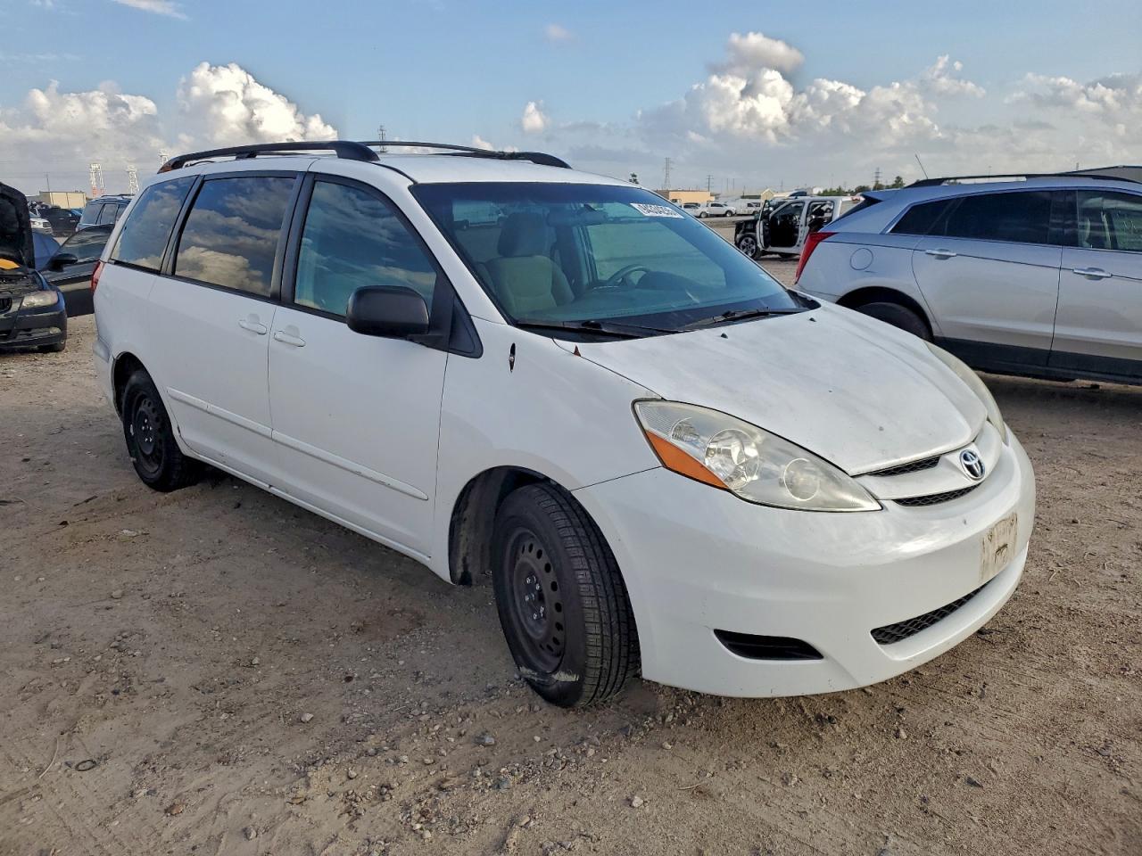 2010 TOYOTA SIENNA