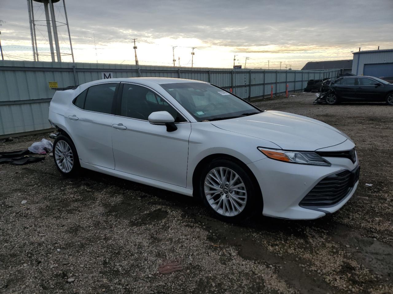 2018 TOYOTA CAMRY