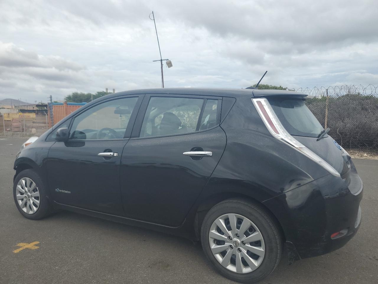 2017 NISSAN LEAF