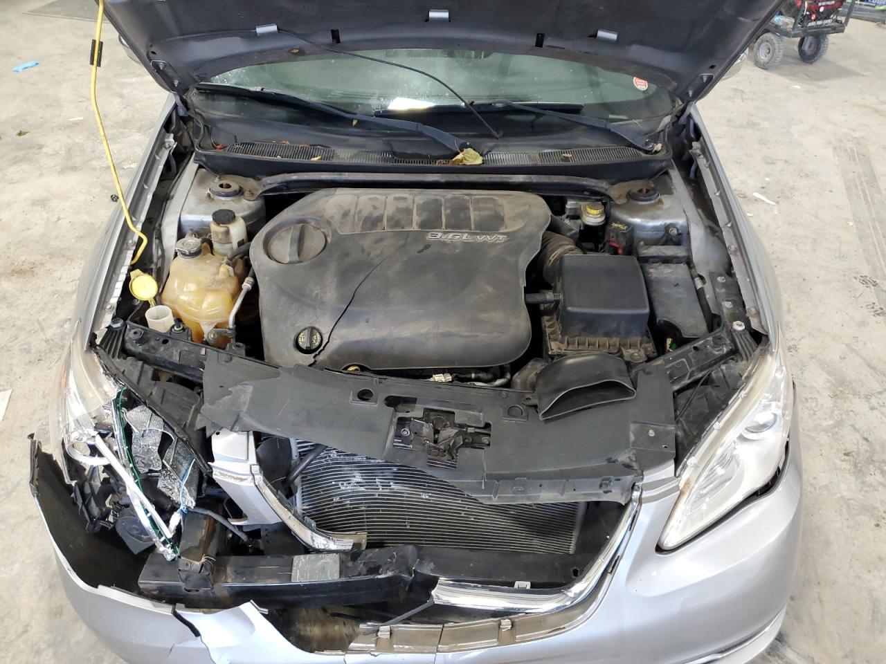 2013 CHRYSLER 200