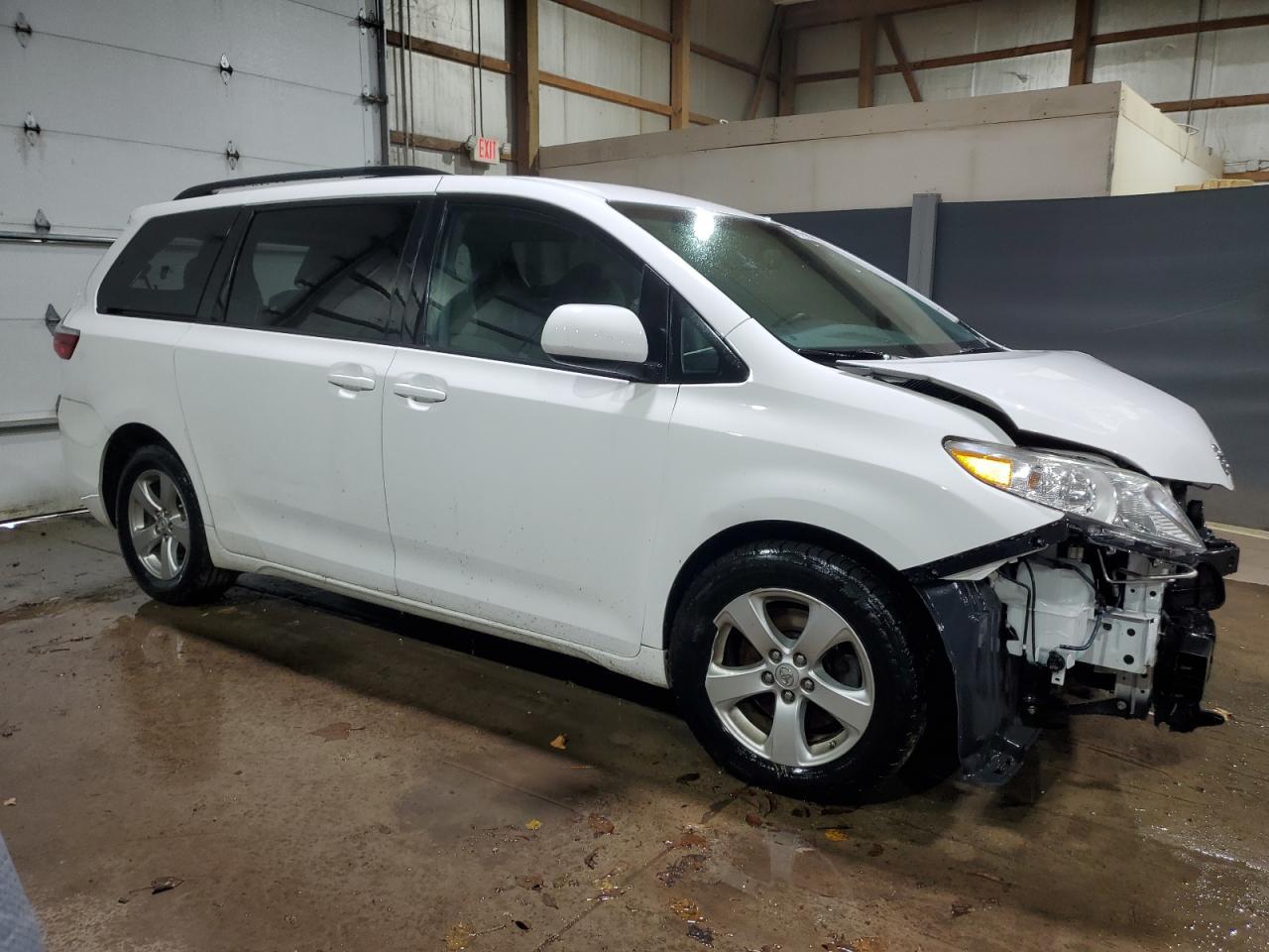 2017 TOYOTA SIENNA