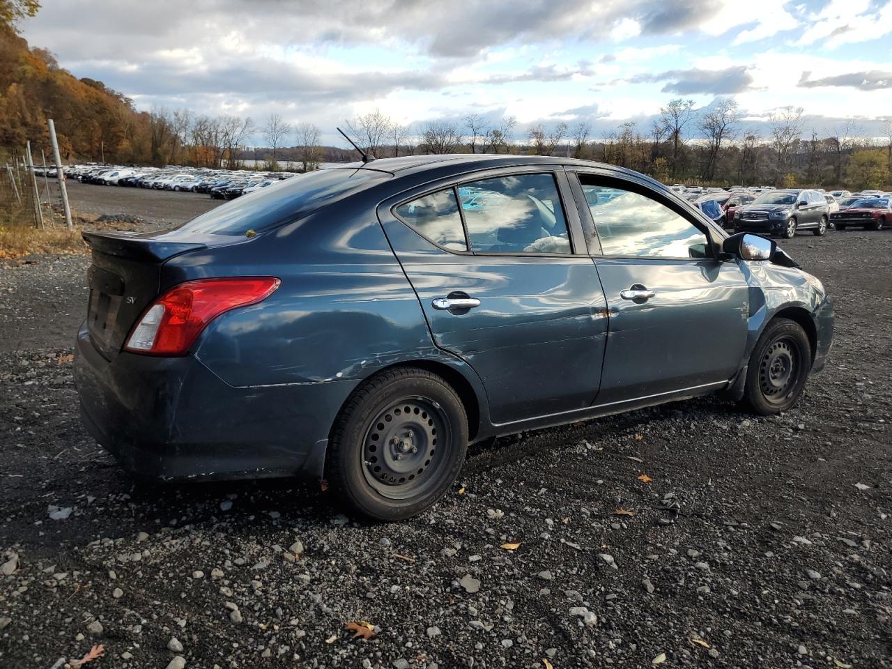 2017 NISSAN VERSA