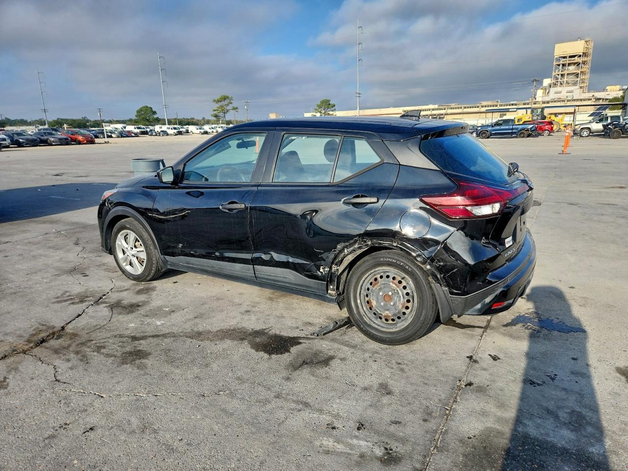 2021 NISSAN KICKS