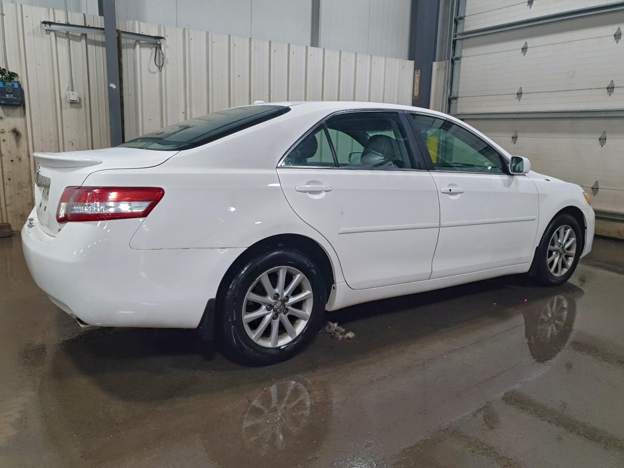 2011 TOYOTA CAMRY