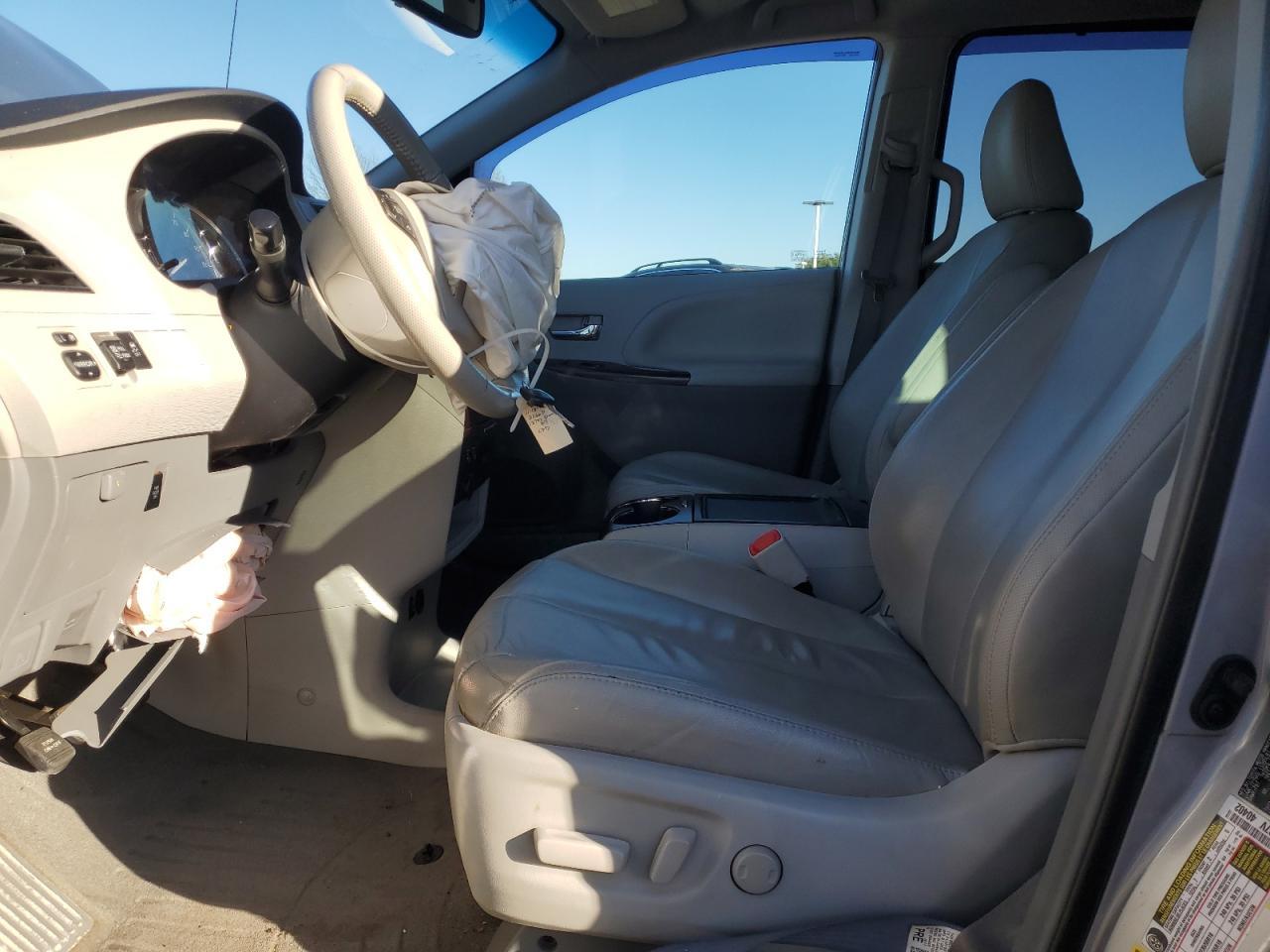2013 TOYOTA SIENNA