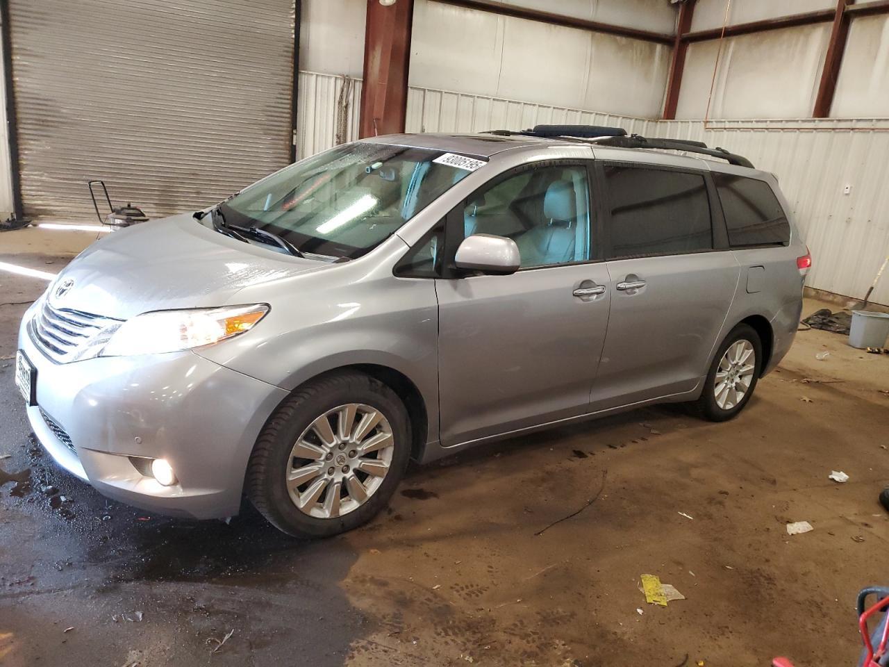 2012 TOYOTA SIENNA