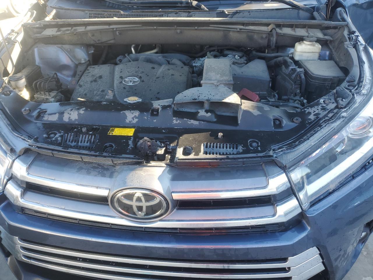 2017 TOYOTA HIGHLANDER