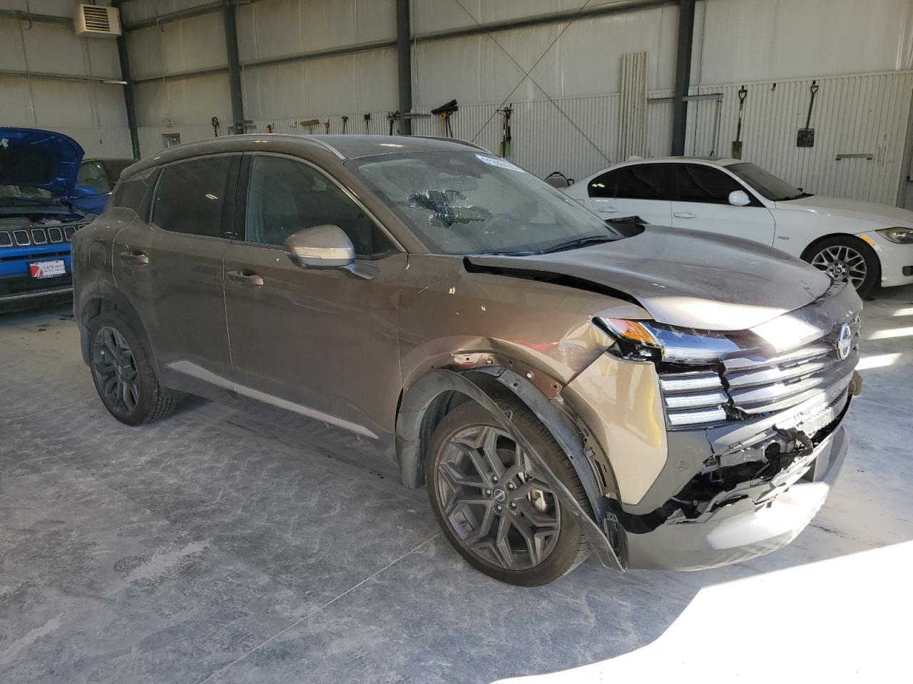 2025 NISSAN KICKS