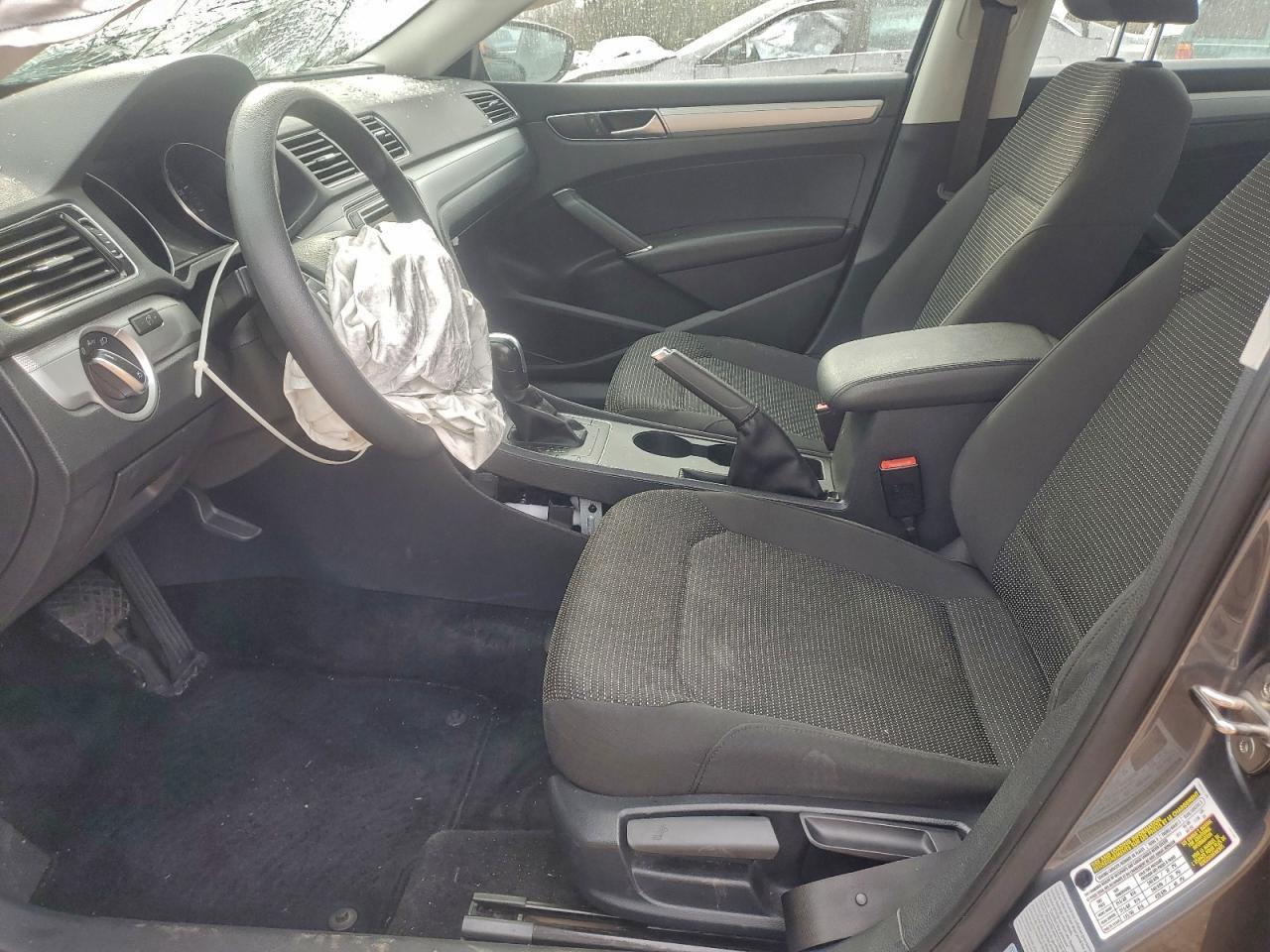 2016 VOLKSWAGEN Passat