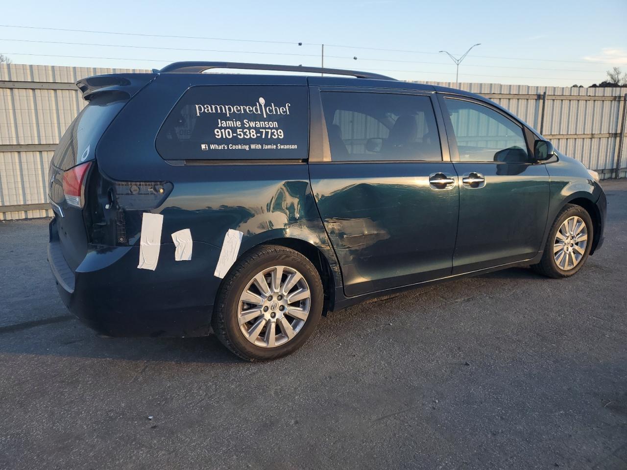 2011 TOYOTA SIENNA