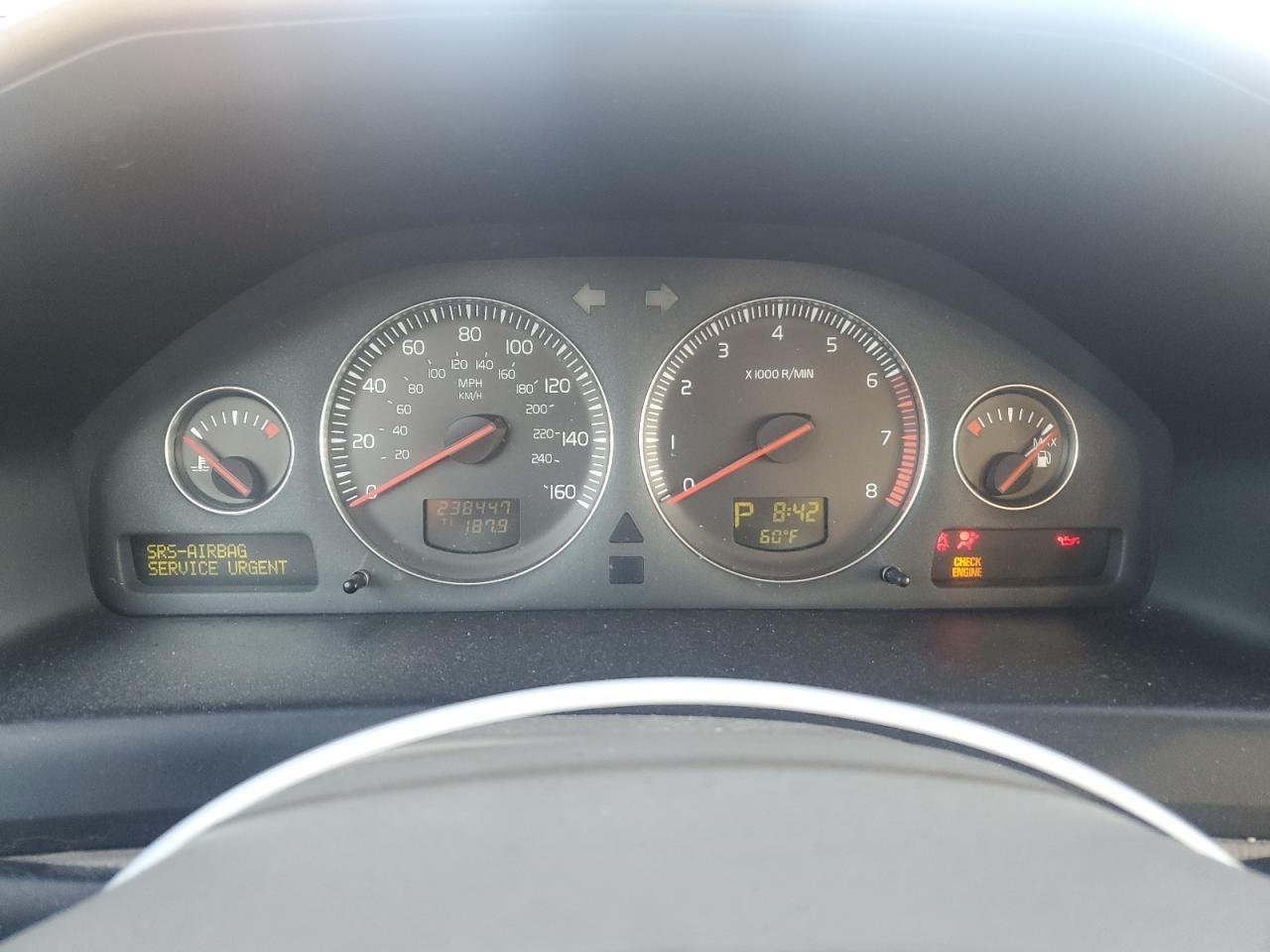 2005 VOLVO V70