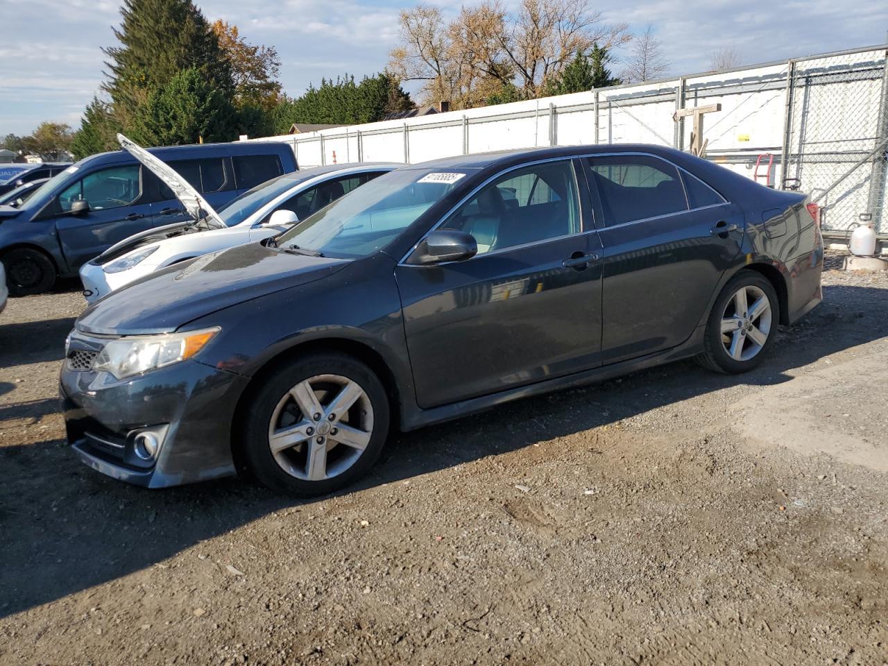2014 TOYOTA CAMRY