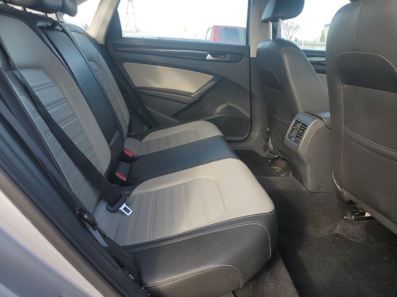 2015 VOLKSWAGEN Passat