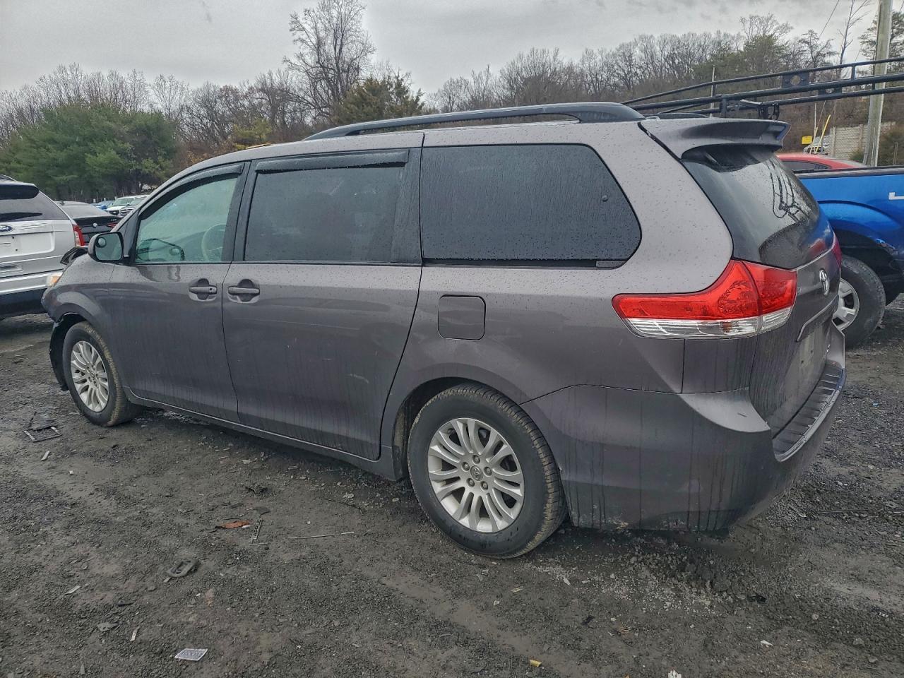 2014 TOYOTA SIENNA