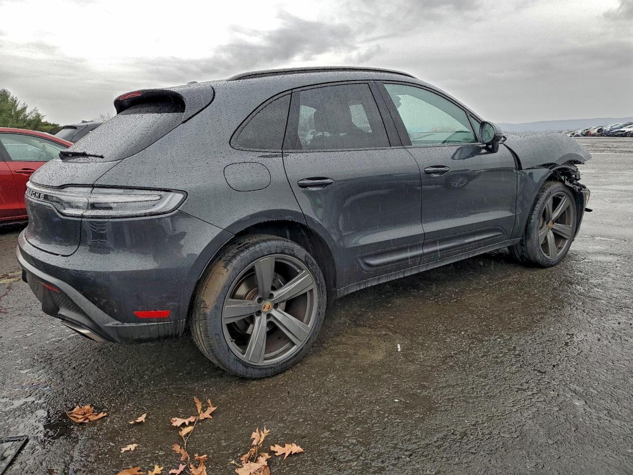 2024 PORSCHE Macan