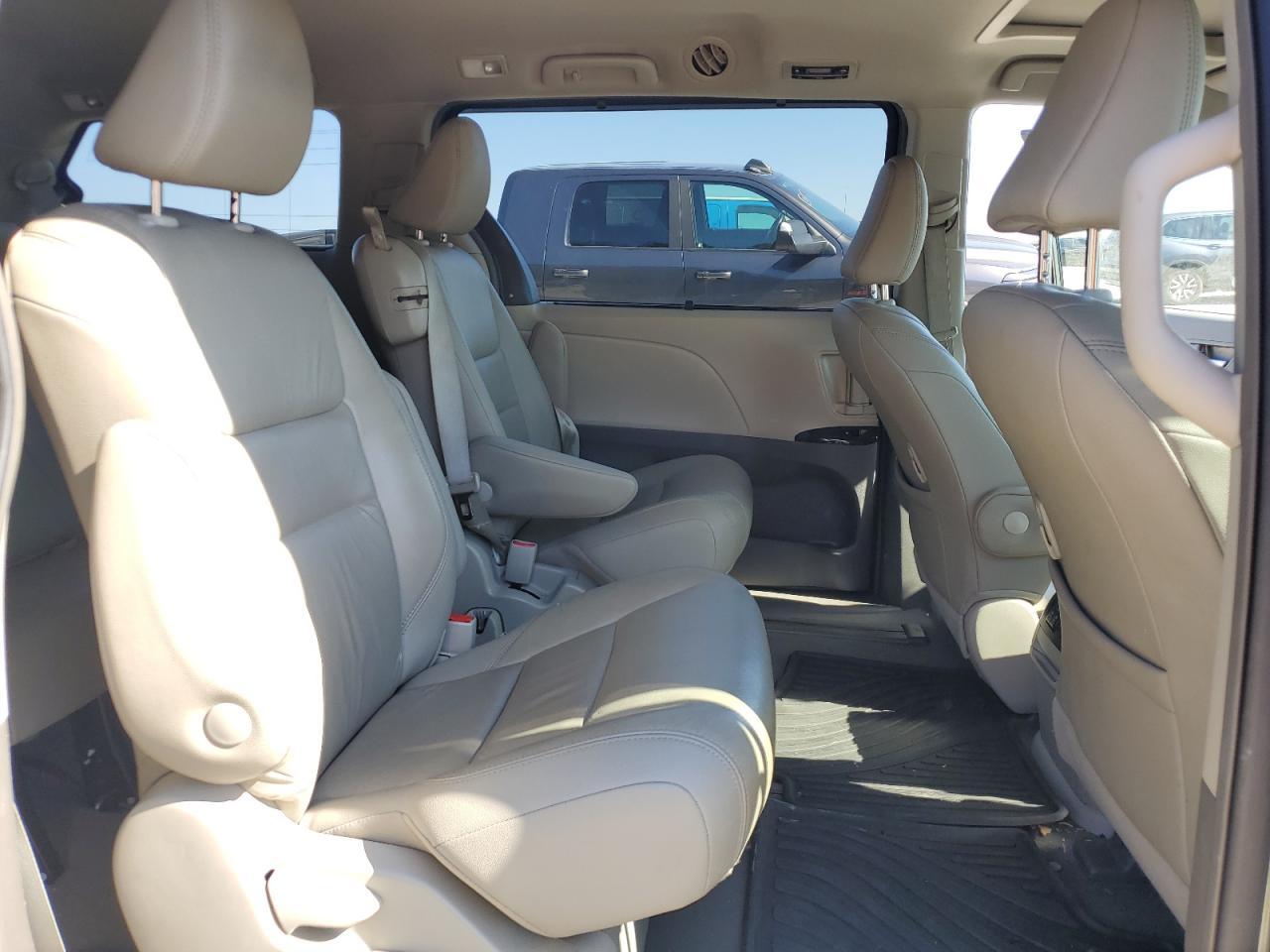 2019 TOYOTA SIENNA