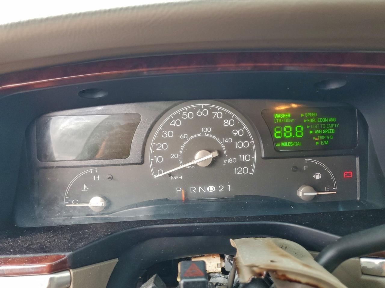 2003 LINCOLN Town Car