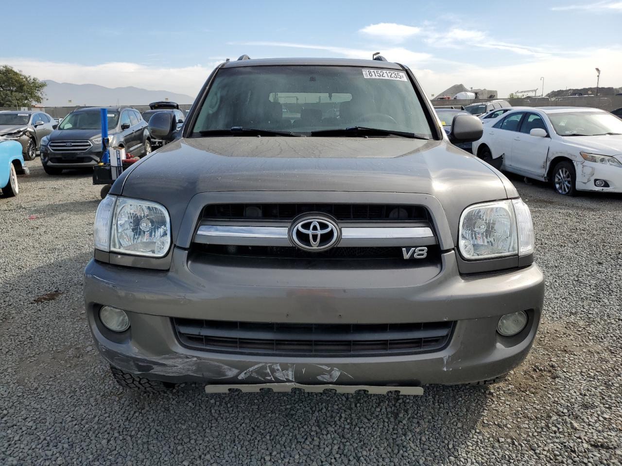 2005 TOYOTA Sequoia