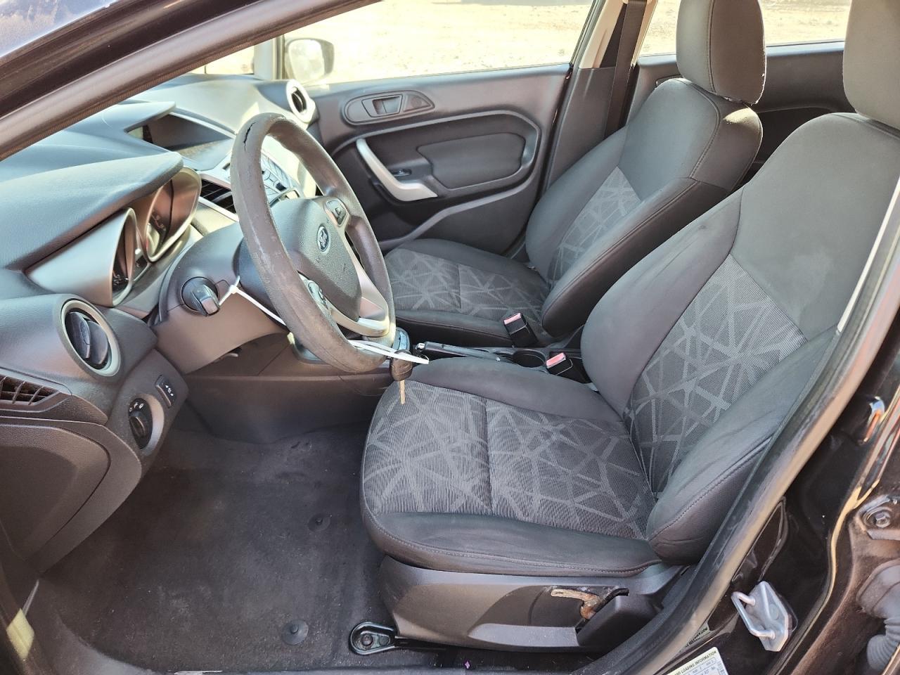 2011 FORD Fiesta