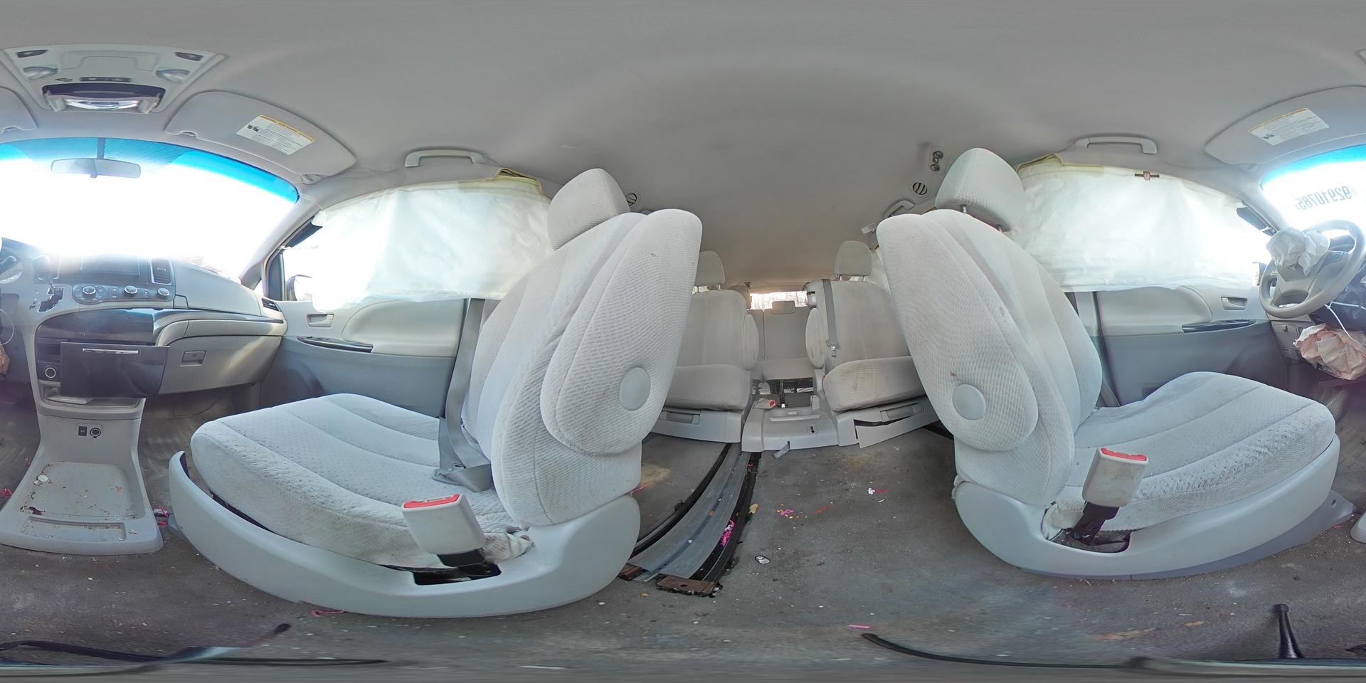 2012 TOYOTA SIENNA