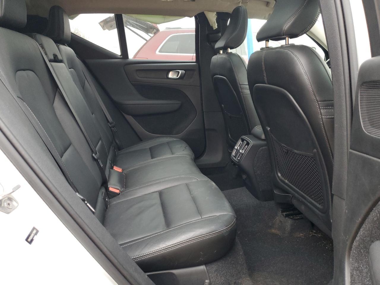 2019 VOLVO XC40