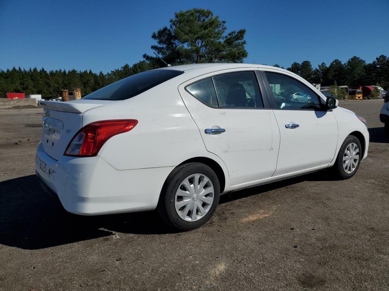 2018 NISSAN VERSA