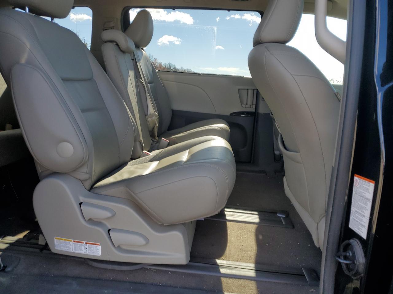 2017 TOYOTA SIENNA