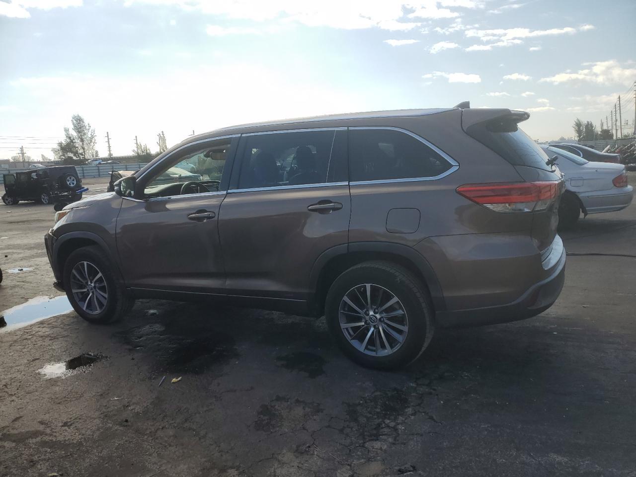 2018 TOYOTA HIGHLANDER