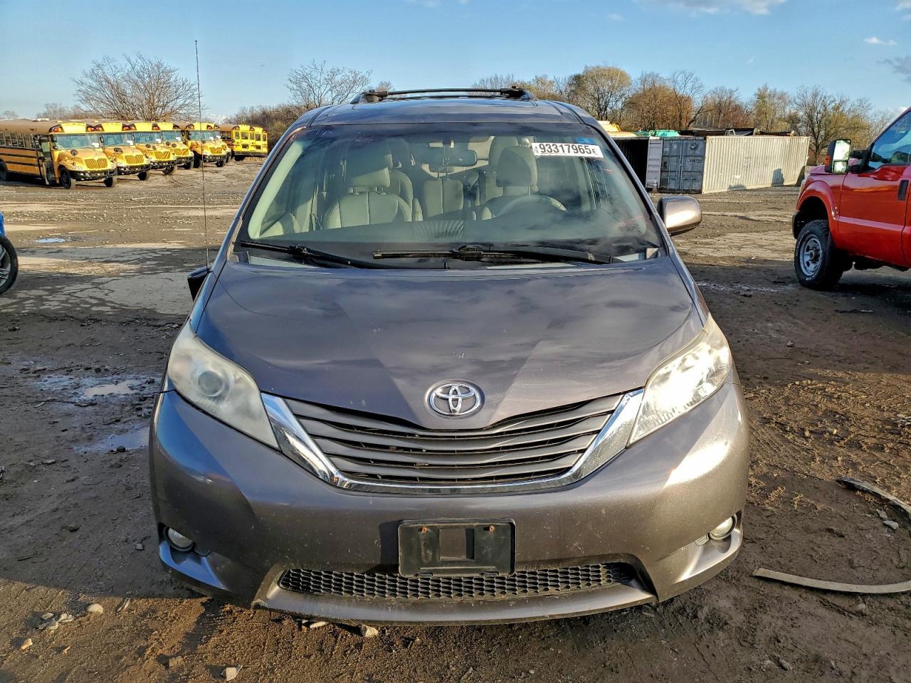 2013 TOYOTA SIENNA