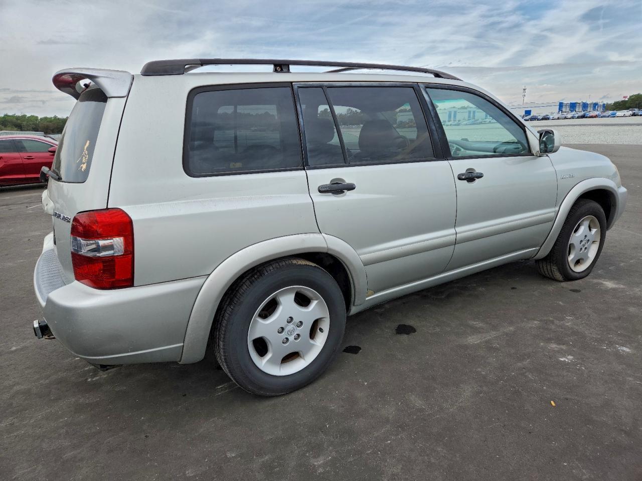 2004 TOYOTA HIGHLANDER