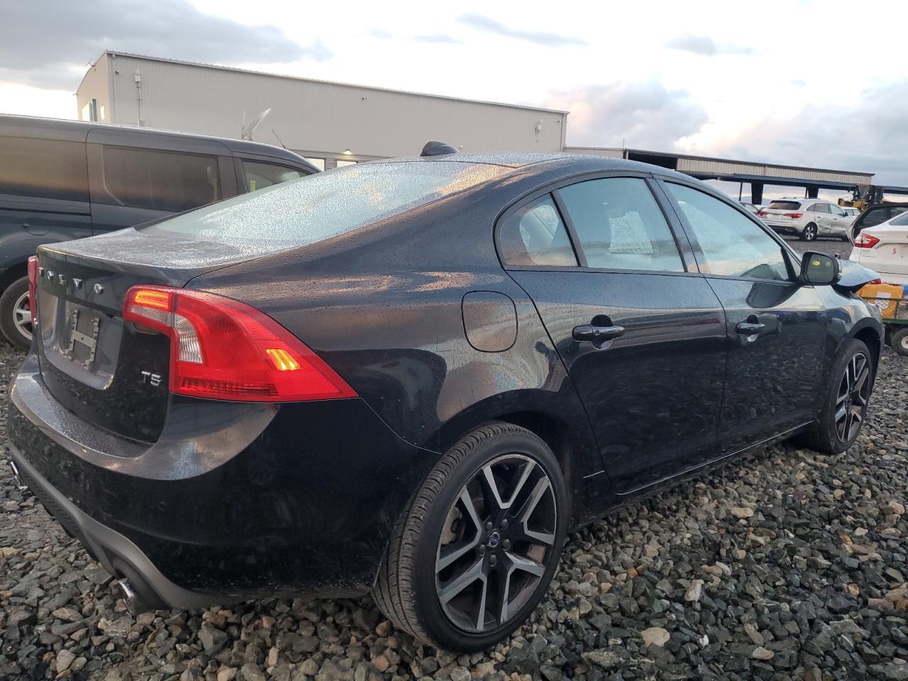 2017 VOLVO S60